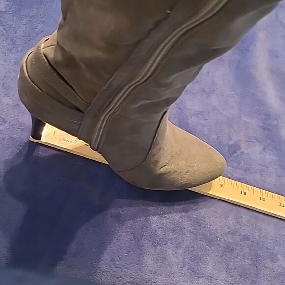 New Directions sz 8M gray suede knee length 4" heeled boots - Picture 4 of 11